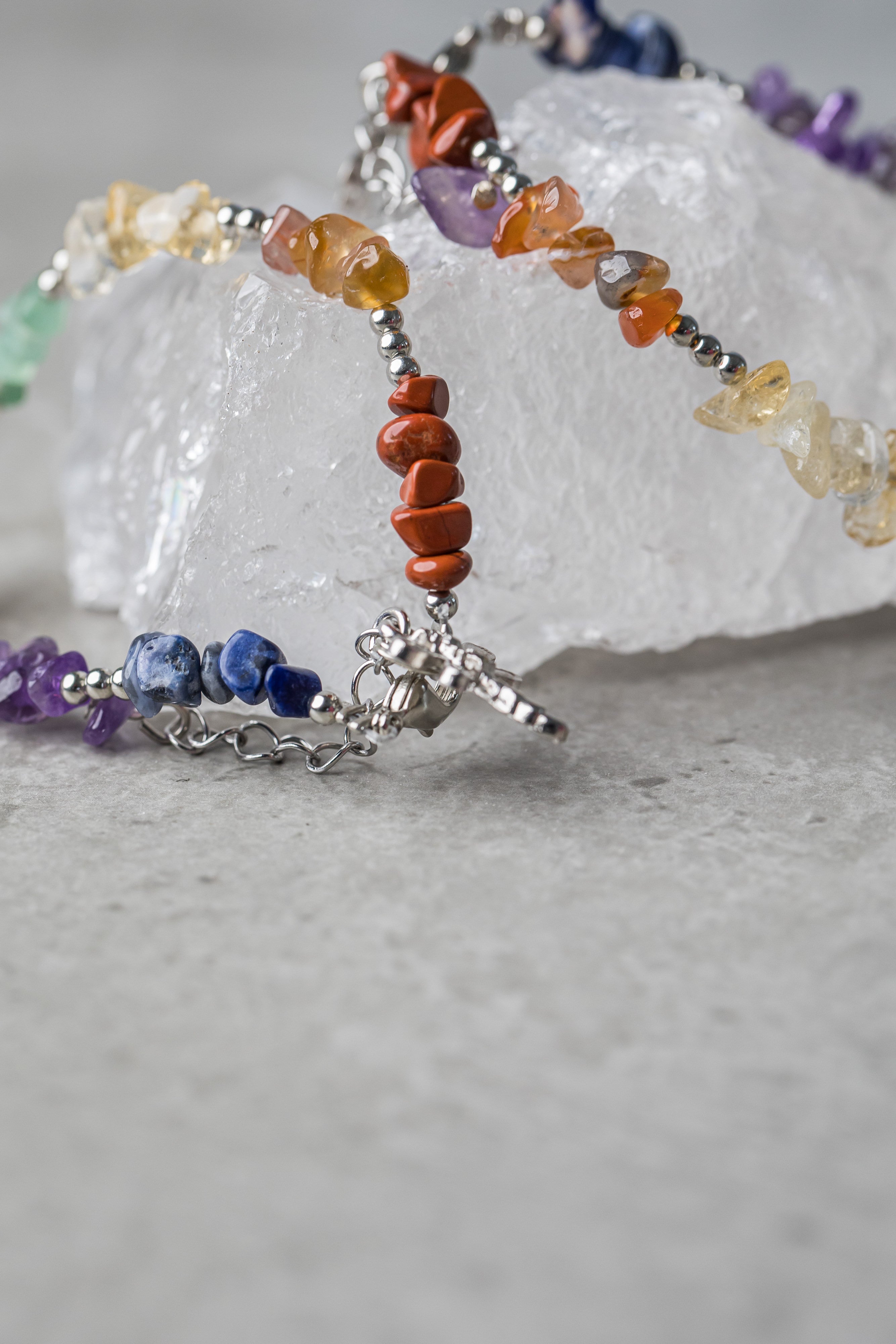 Chakra Chip Bracelet - 7 Healing Crystal Chips for Balance, Alignment & Energy Clearing - Everyday Rocks