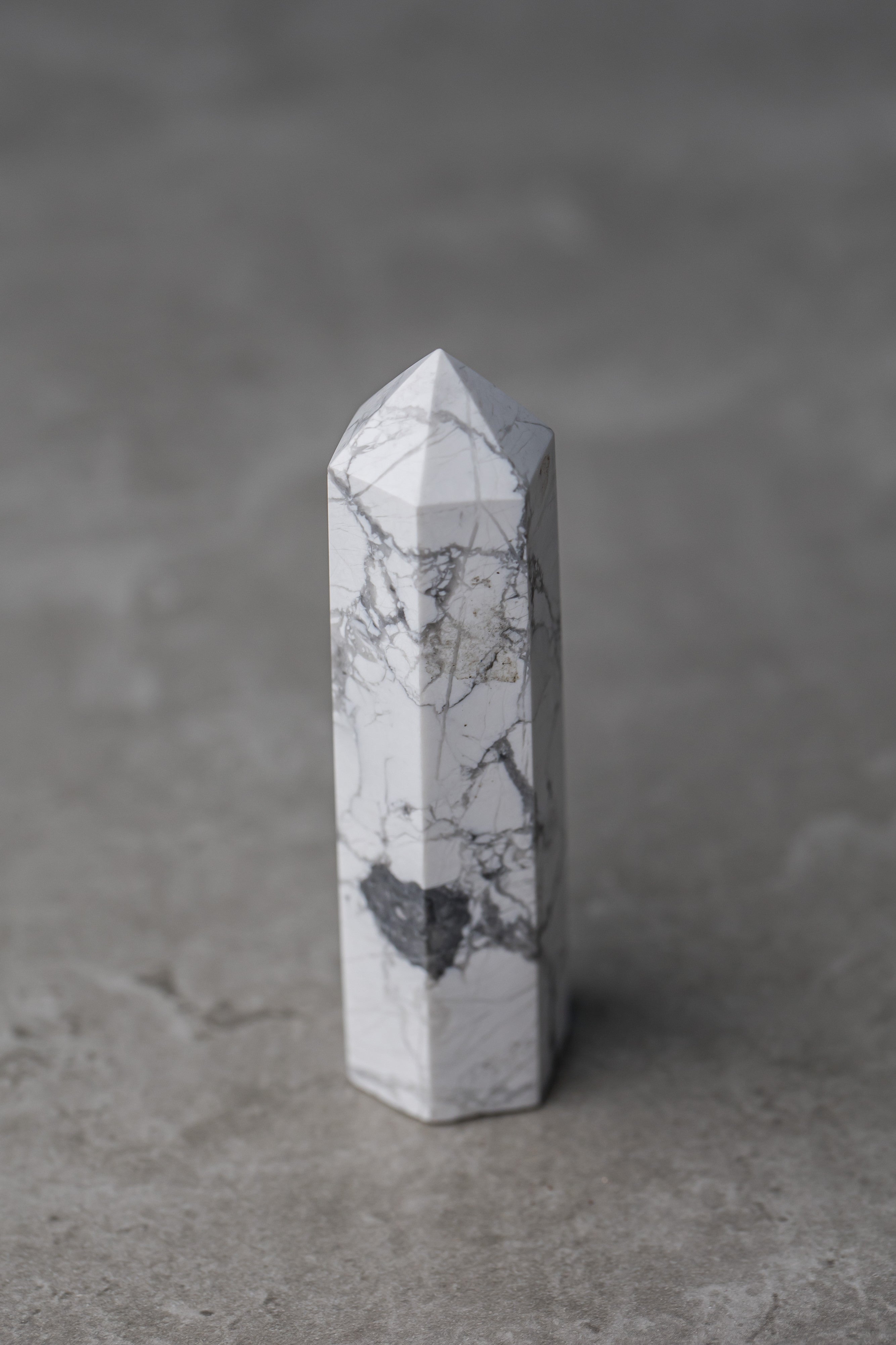 Howlite Point - Calming Crystal for Stress Relief, Mindfulness & Crown Chakra Balance - Everyday Rocks